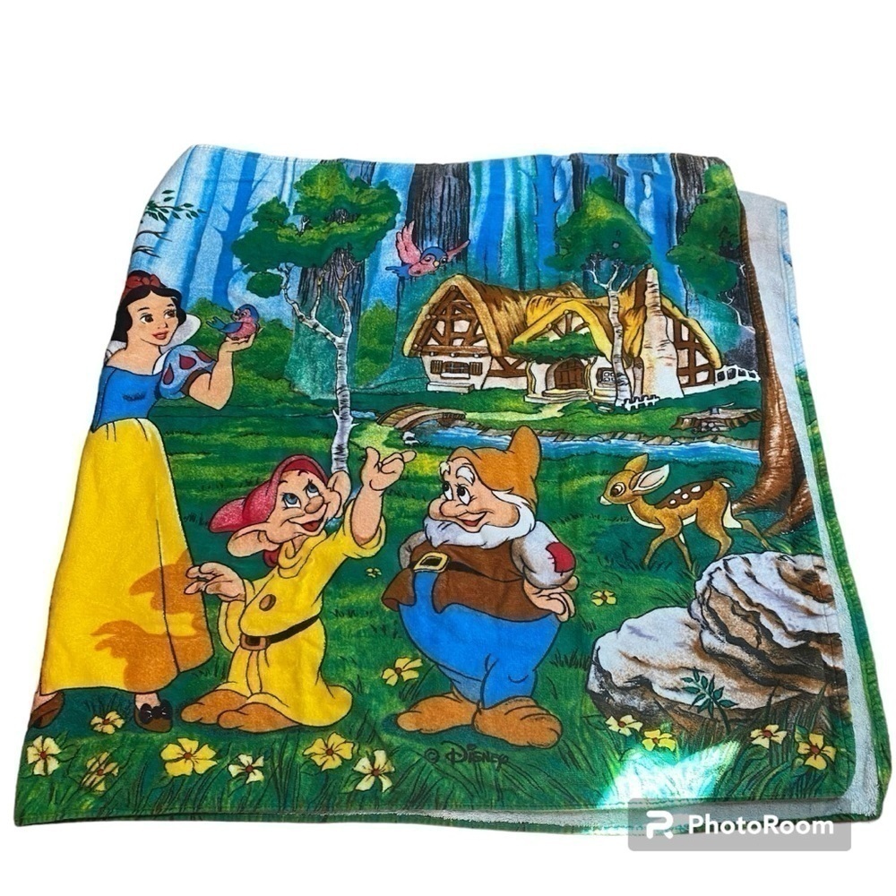 Disney Snow White Seven Dwarves Rare Vintage Beach Towel Bright Colorful